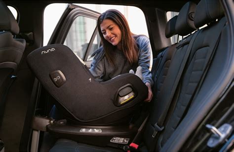 Nuna PRUU convertible car seat .